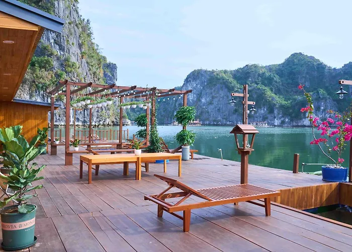 Lan Ha Floating Homestay