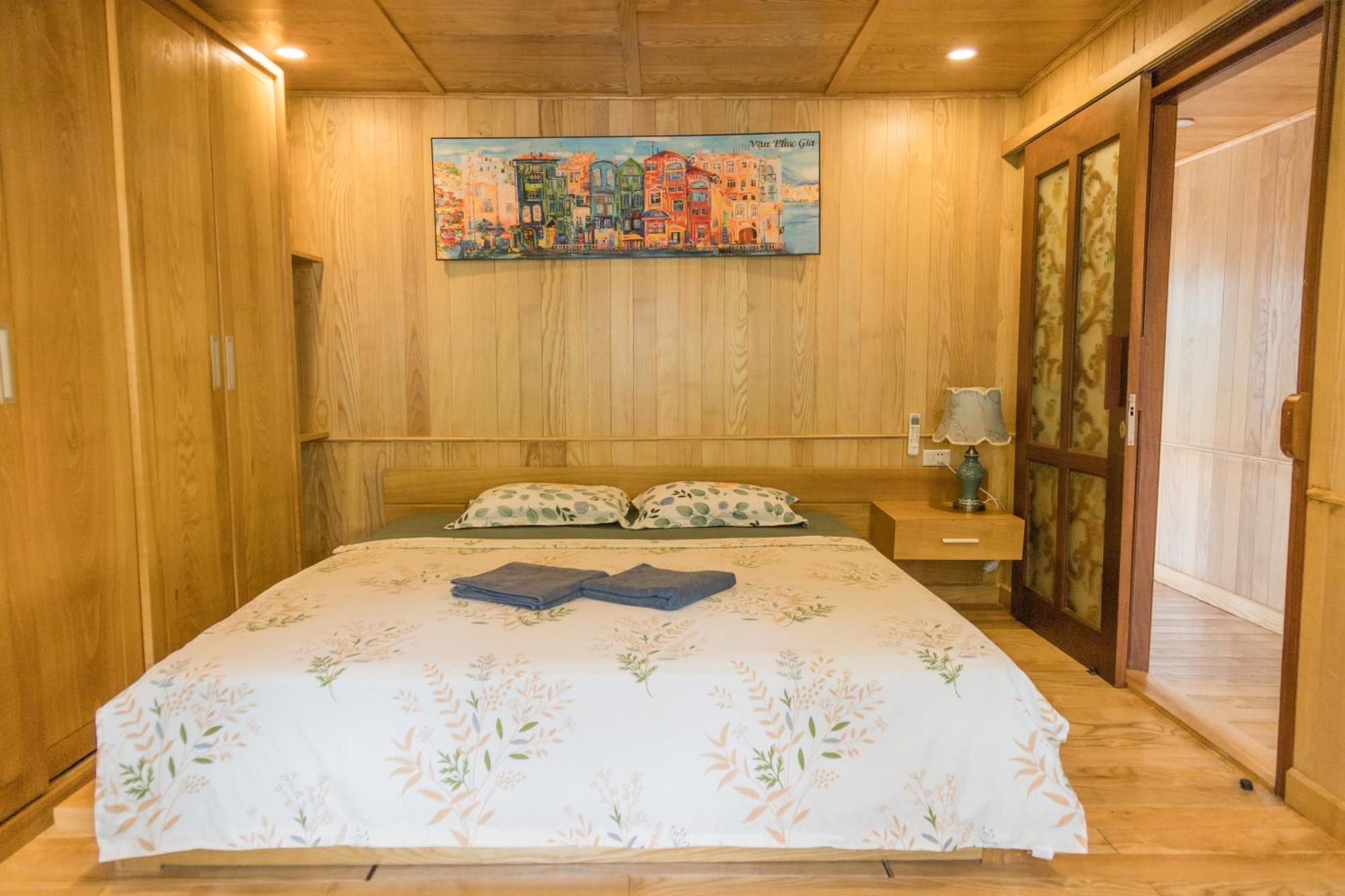 Lan Ha Floating Homestay