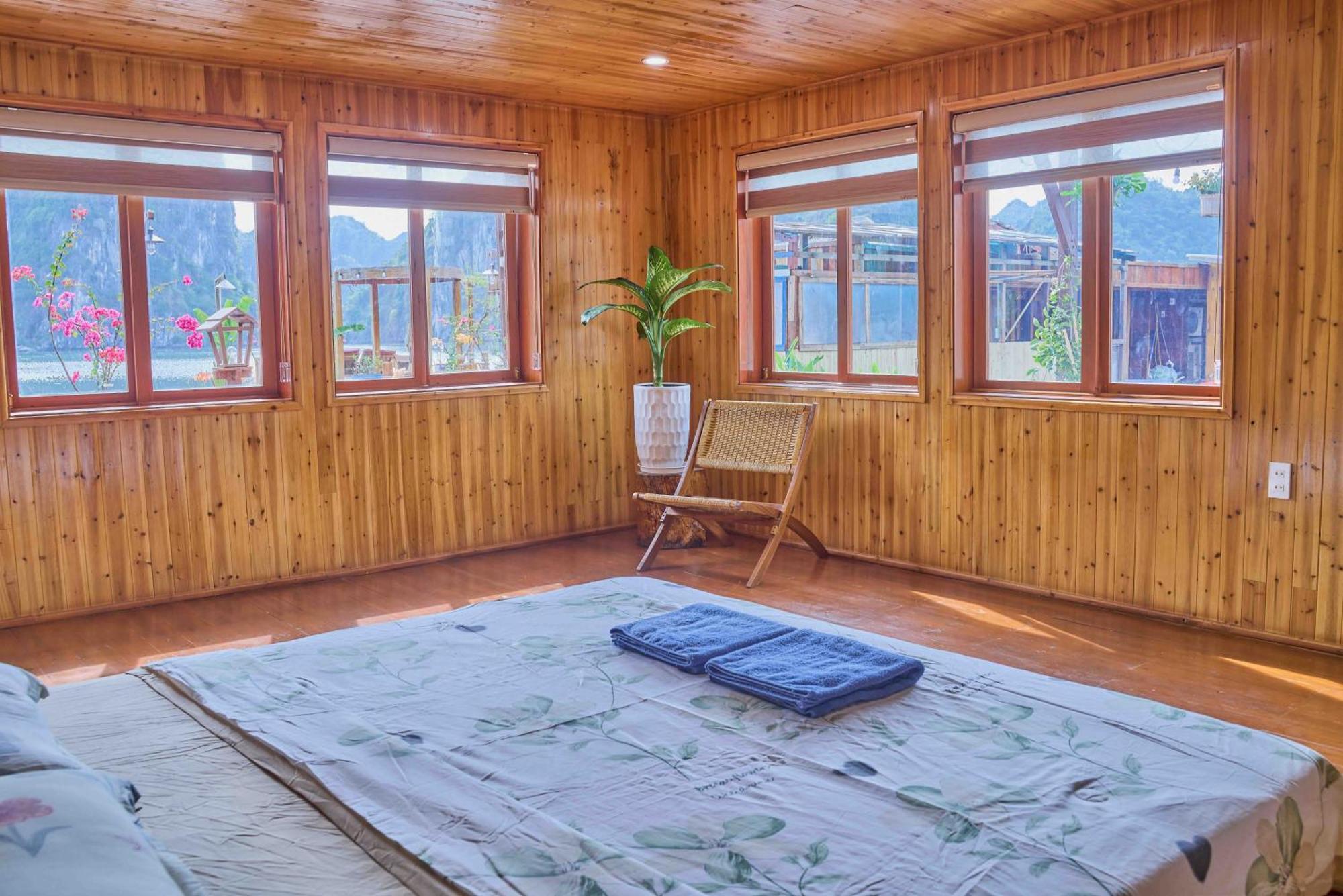 Lan Ha Floating Homestay